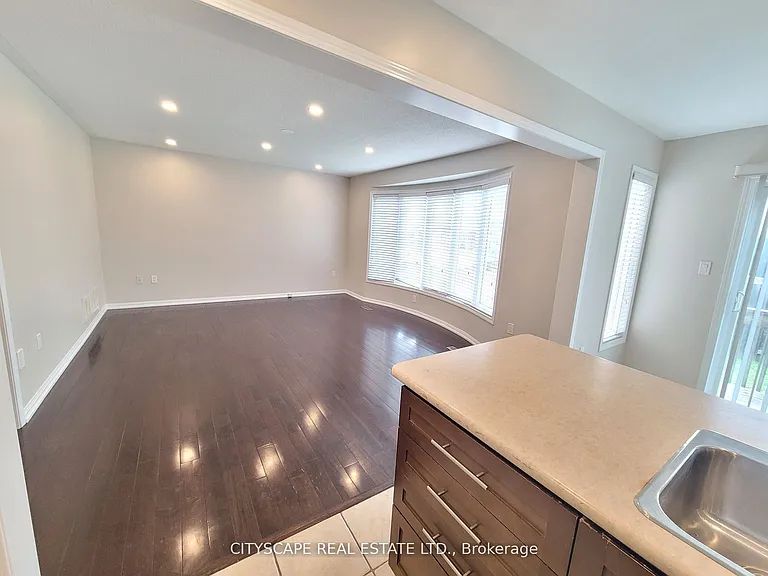219 McGinnis Cres — Photo 28