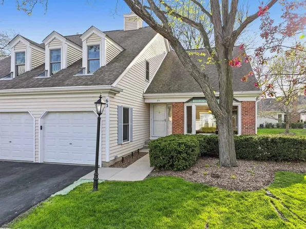 63 Country Club Dr, Prospect Heights, IL 60070