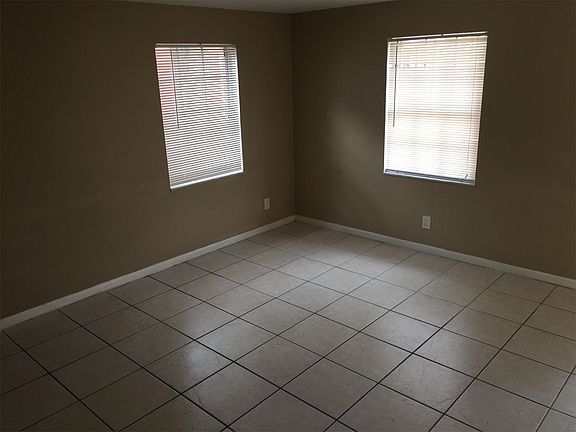 2nd image of 1403 College Park Ln APT A