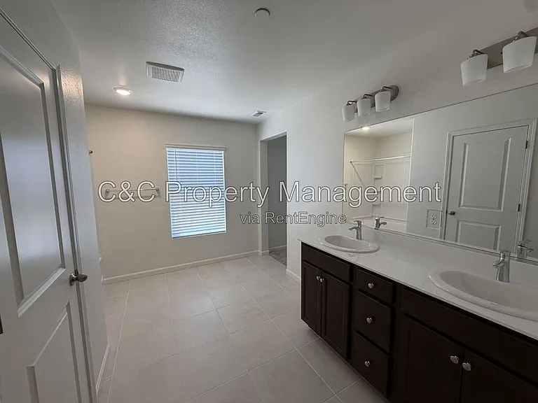 2208 S Helm Ave — Photo 18