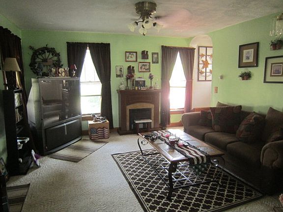 3rd image of 634 Sherman Ave