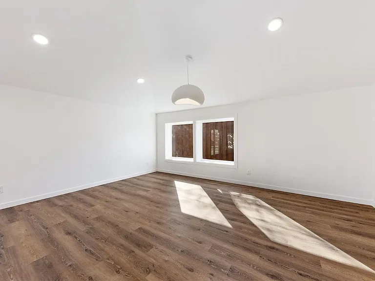 3616 Woodleigh Dr — Photo 12