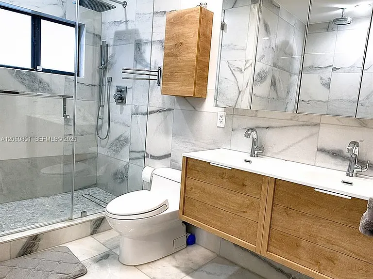3538 SW 1st Ave — Photo 4