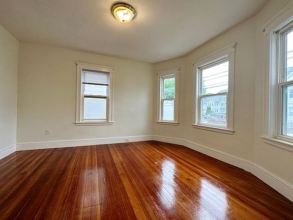 5th image of 43 Medford St Floor 1