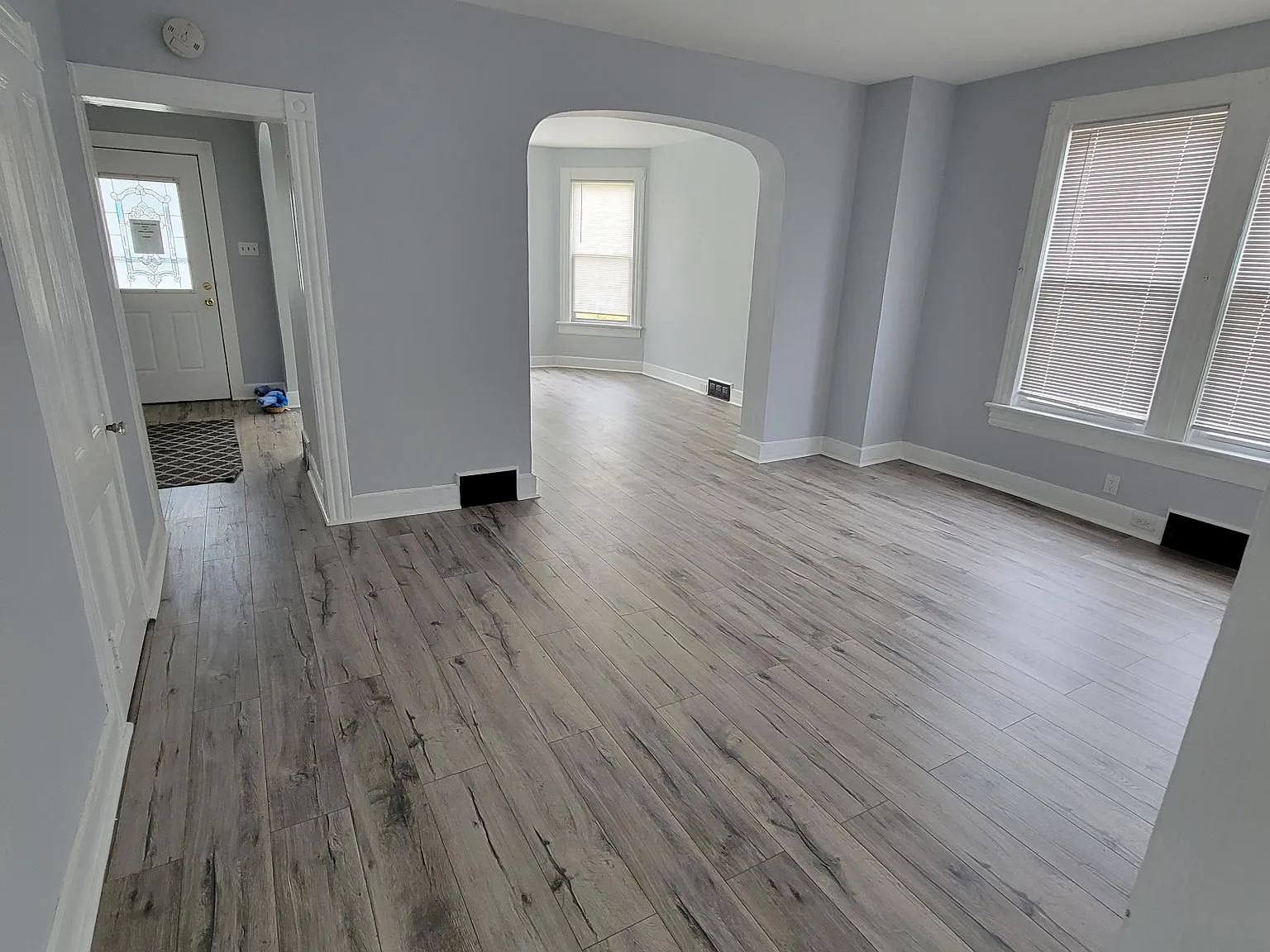 3 bed, 1.5 bath, 1800 sqft, $3,200 — Photo 3