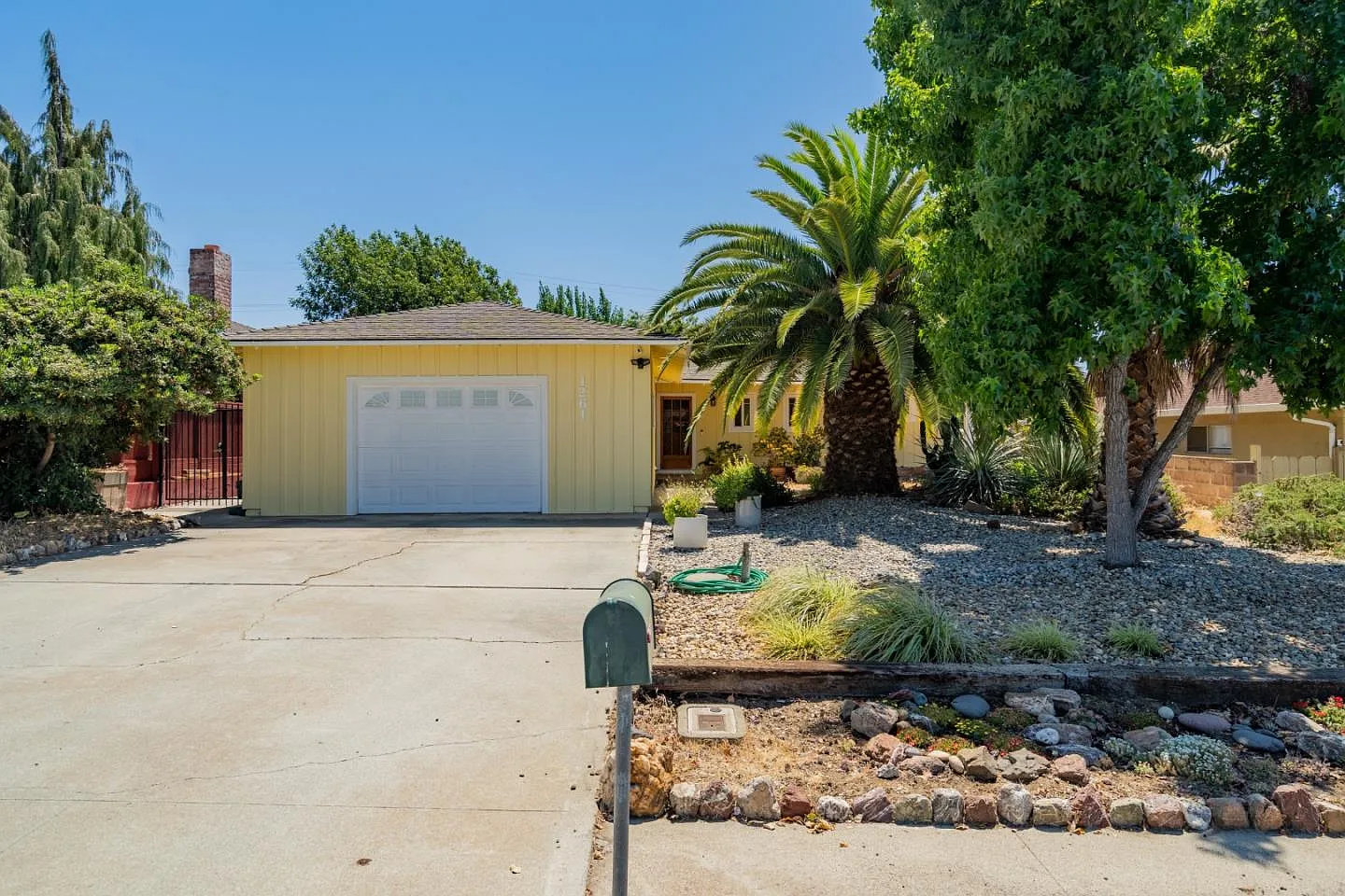 1261 Loma Vista Dr photo 1