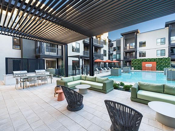 An open-air gathering space at Modera Higley Commons, blending poolside views and shaded seating just a short drive from Gilbert's favorite local spots.