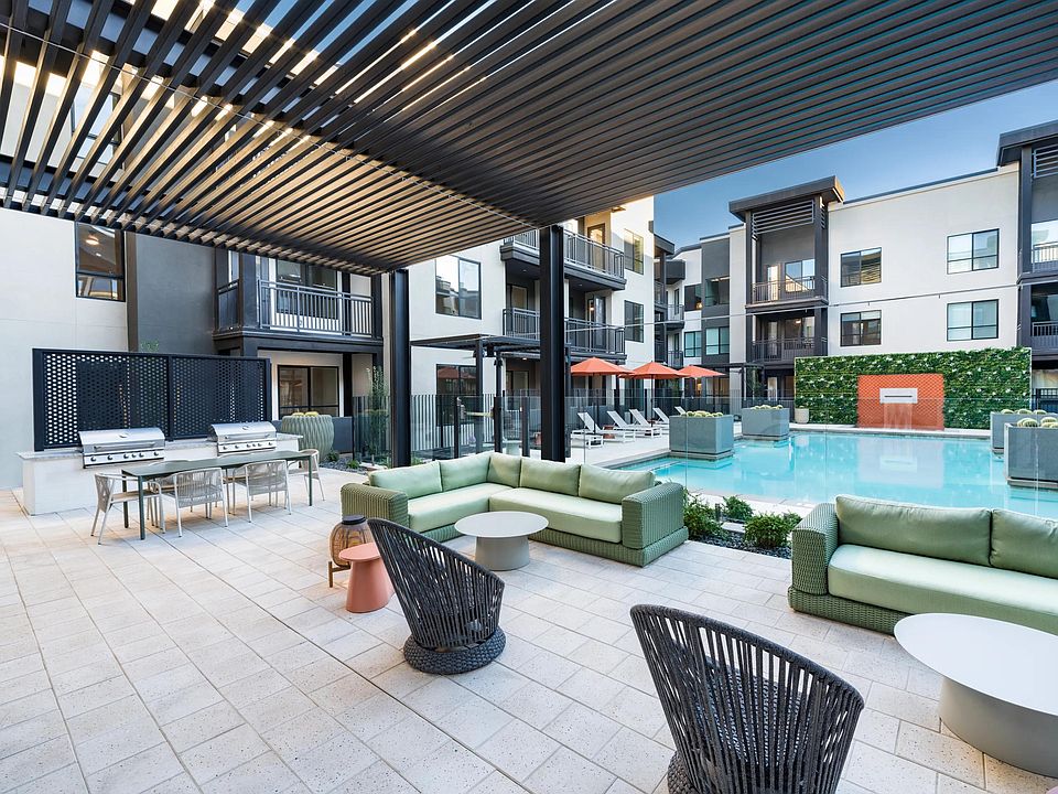 An open-air gathering space at Modera Higley Commons, blending poolside views and shaded seating just a short drive from Gilbert's favorite local spots.