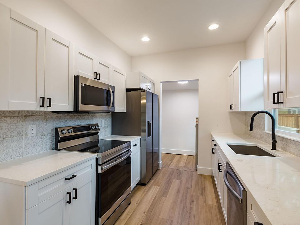 1st image of 210 W Hilda St #1