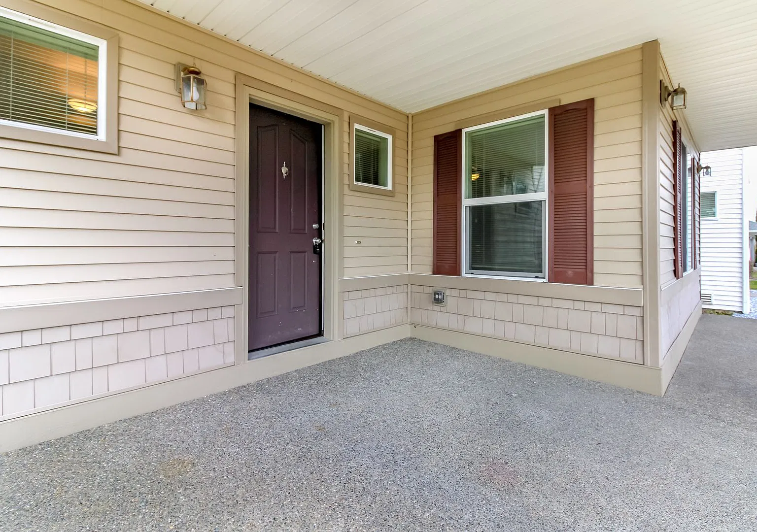 DuPont 3 bedroom plus loft home — Photo 4