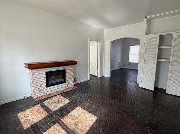 202 College St APT 4