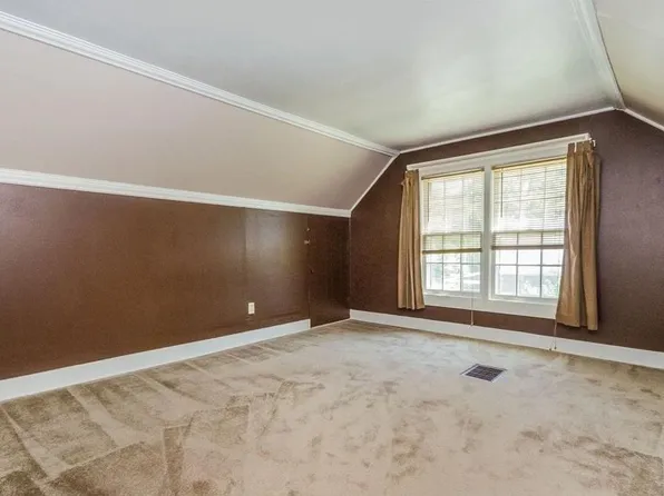 2429 Franklin Ave NE, Cedar Rapids, IA 52402