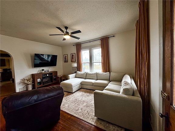 5th image of 601 SW 2nd St