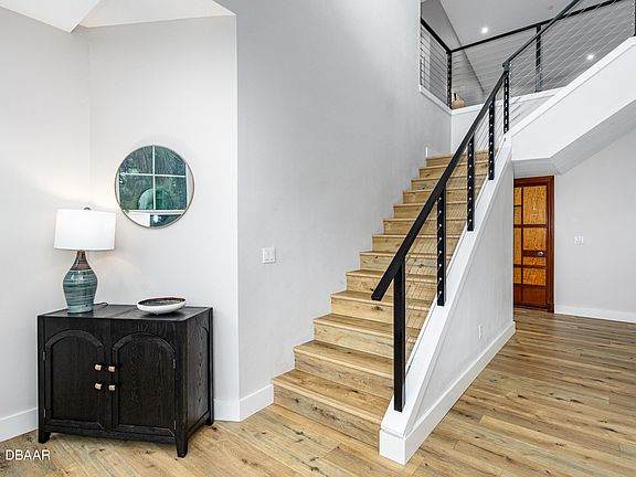 3rd image of 1777 Bayview Dr
