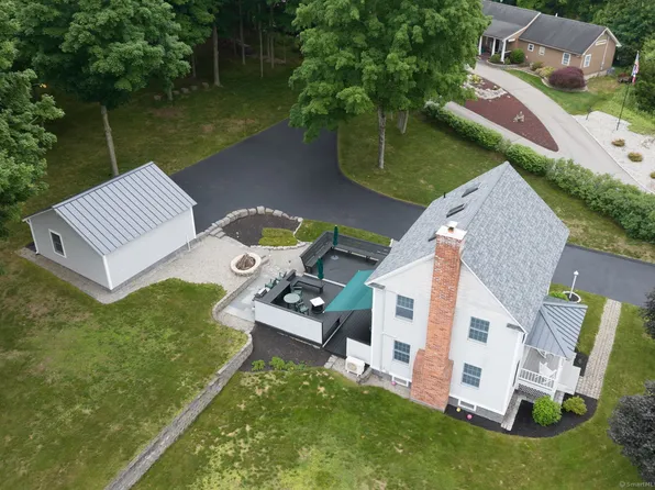 18 Bell Street, Glastonbury, CT 06033