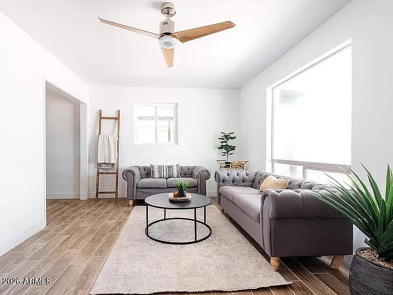 3 bed, 2.0 bath, 1236 sqft, $2,495 — Photo 4