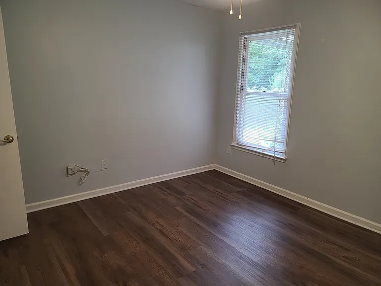 709 Redwood Park — Photo 25