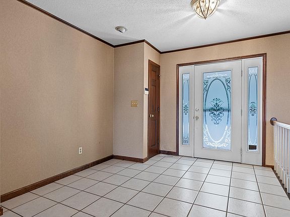 4th image of 2932 Westside Dr