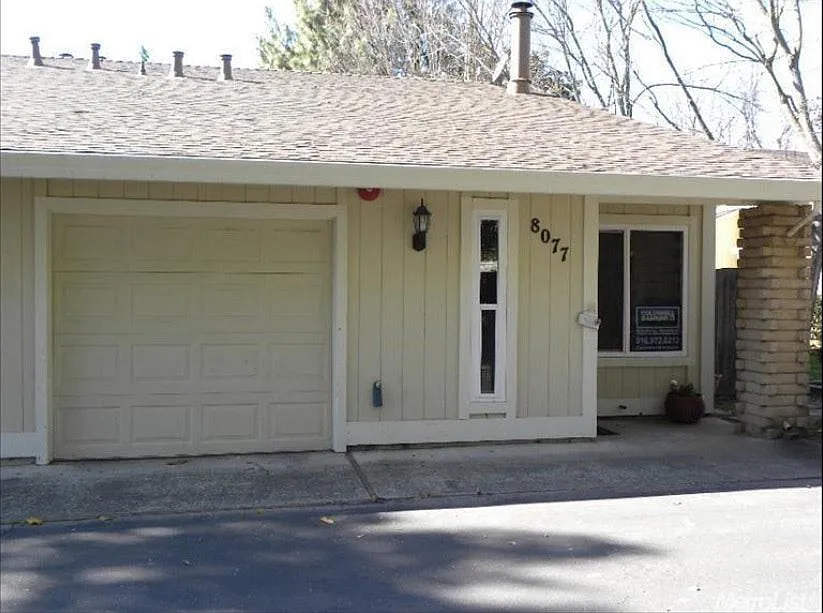 8077 La Riviera Dr