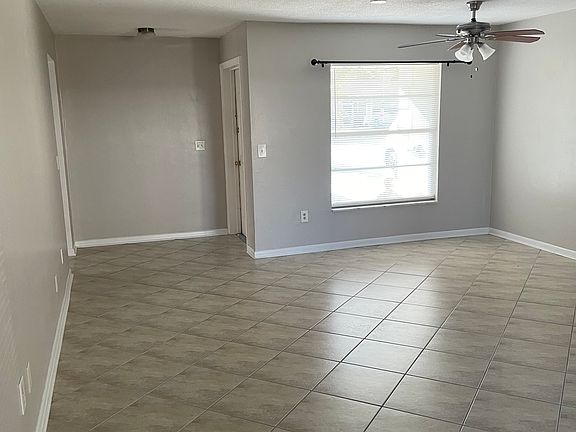 4th image of 653 Heritage Ln #A