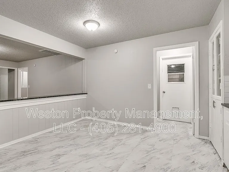 1011 Crown Dr — Photo 16