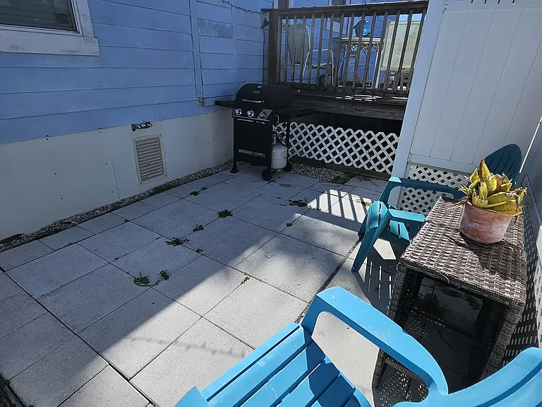 Grill, plenty of space for entertaining...