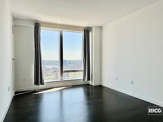 Rented by Gulia Wang, LREB | media 21