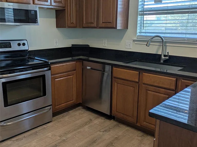 209 Phillips St — Photo 2