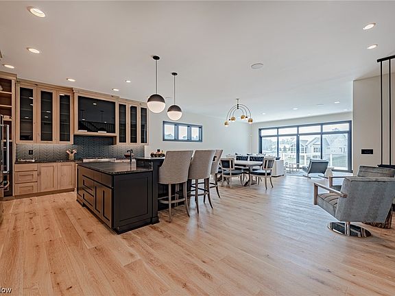 3rd image of S/l 42 Bridgeport Way