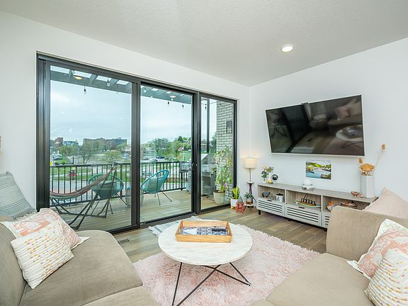 5th image of 1327 Keosauqua Way