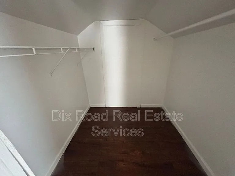 123 N Miami St — Photo 18