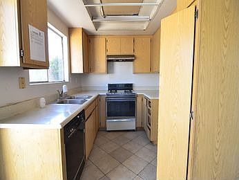 5th image of 14605 Woodland Dr Unit 28
