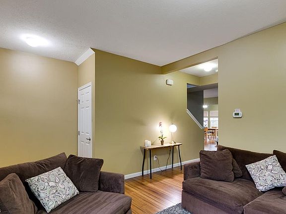 4th image of 9860 Creekside Way