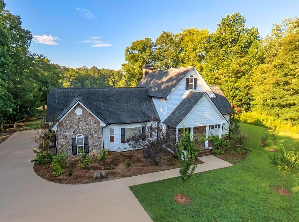 1st image of 327 Lakeridge Dr