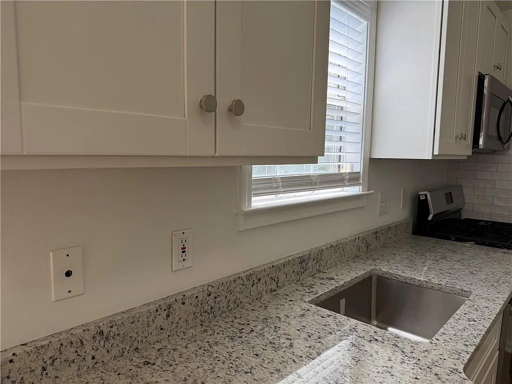 2 bed, 2.0 bath, 1003 sqft, $1,950 — Photo 4