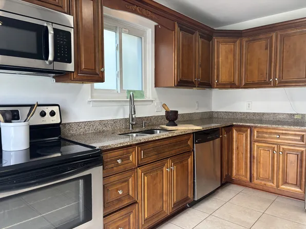 1372 Riverside Dr, Virginia Beach, VA 23453