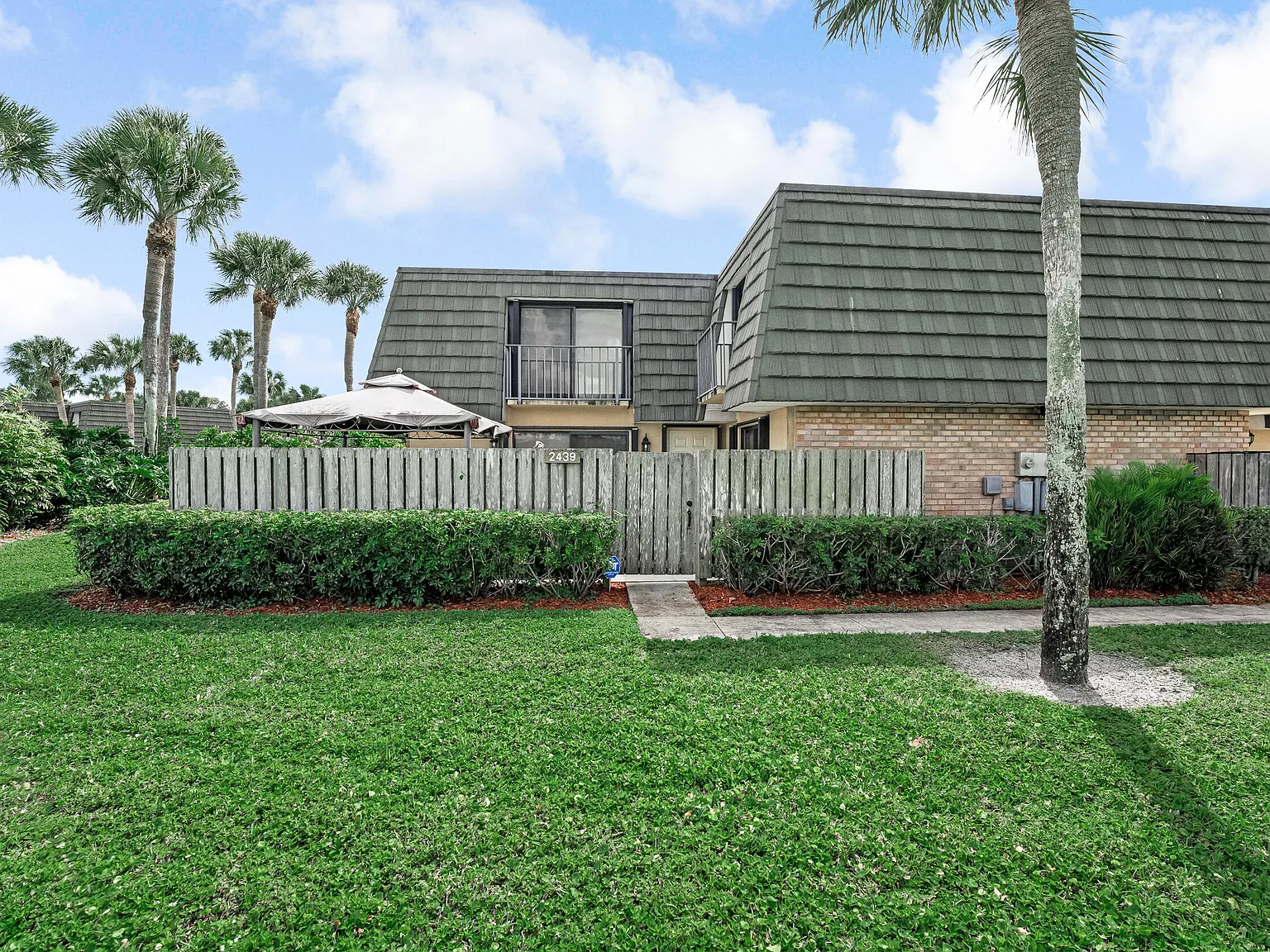 2 bed, 2.5 bath, 1236 sqft, $2,700 — Photo 2