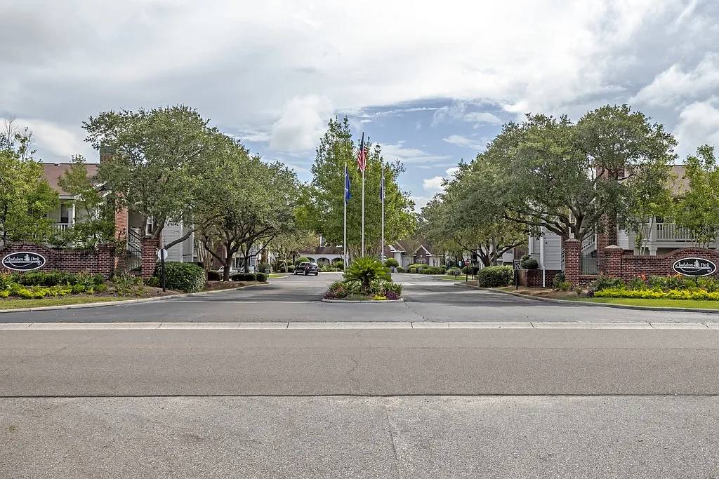 Audubon Park Apartments — Photo 3