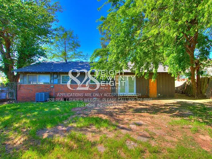 121 Gill Dr — Photo 3