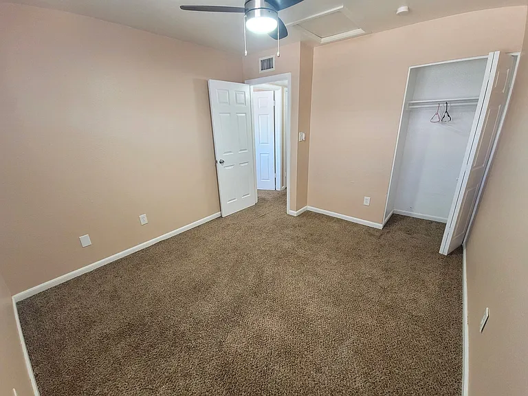 286 W Palomino Dr #USA-23 — Photo 16