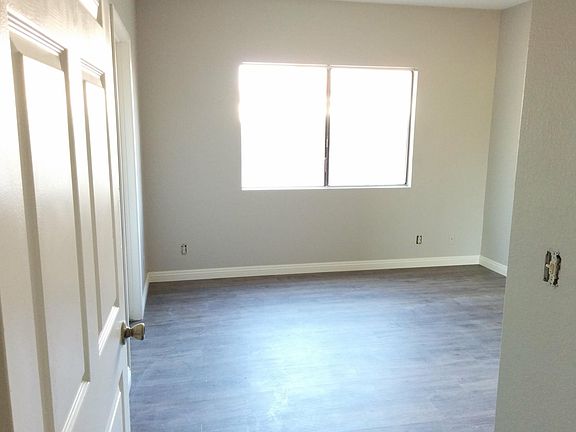 3rd image of 4045 W 182nd St APT H