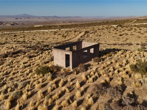 753 Crystal Creek Rd, Lucerne Valley, CA 92356