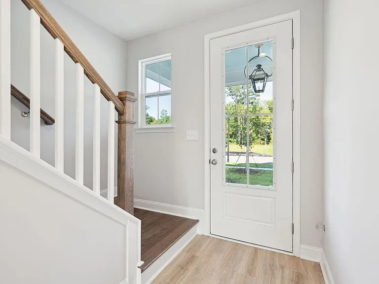 102 Hawthorne Landing Dr — Photo 11