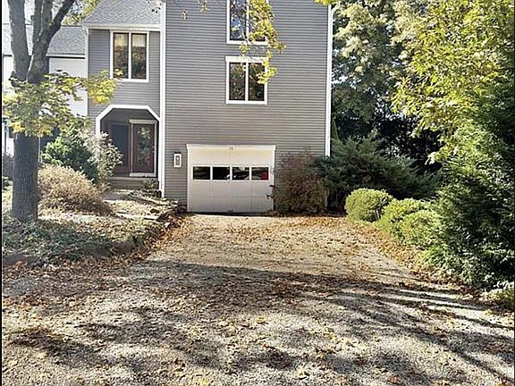 2nd image of 34 Farm Dr Unit 34