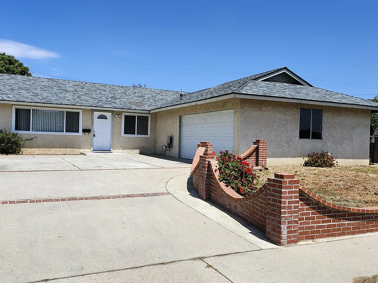 1509 E Oak Ave — Photo 1