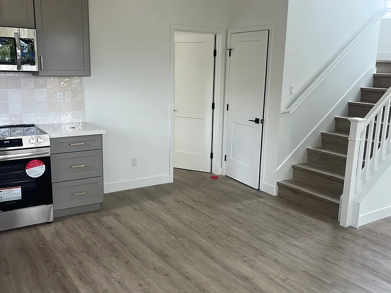 3934 Clairemont Dr — Photo 4