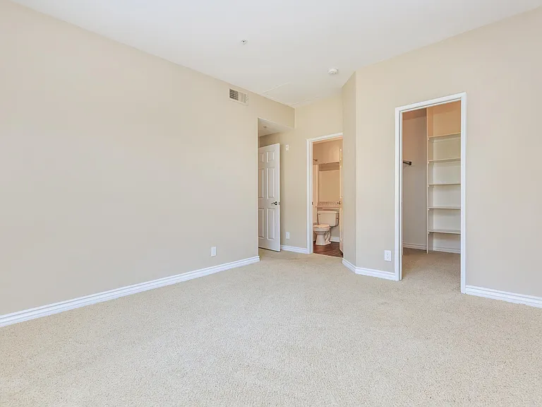 Villas Antonio Apartment Homes — Photo 37