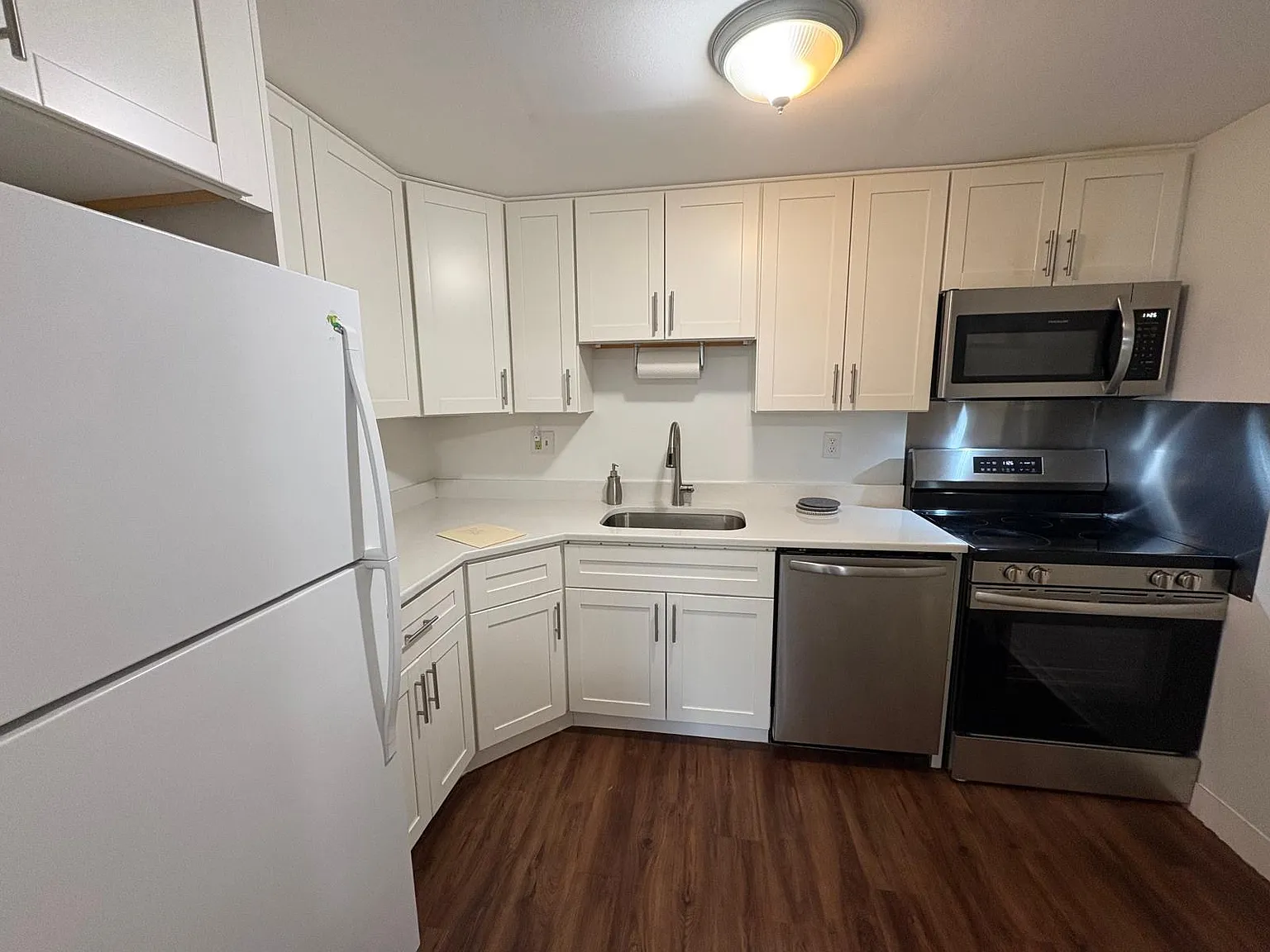 2 bed, 905 sqft, $1,950 — Photo 3