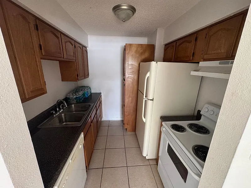 Cute and cozy 2 bedroom 1 bath condo — Photo 3