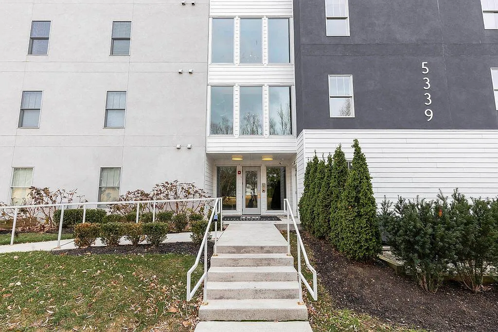 3 bed, 2.5 bath, 2601 sqft, $3,750 — Photo 3